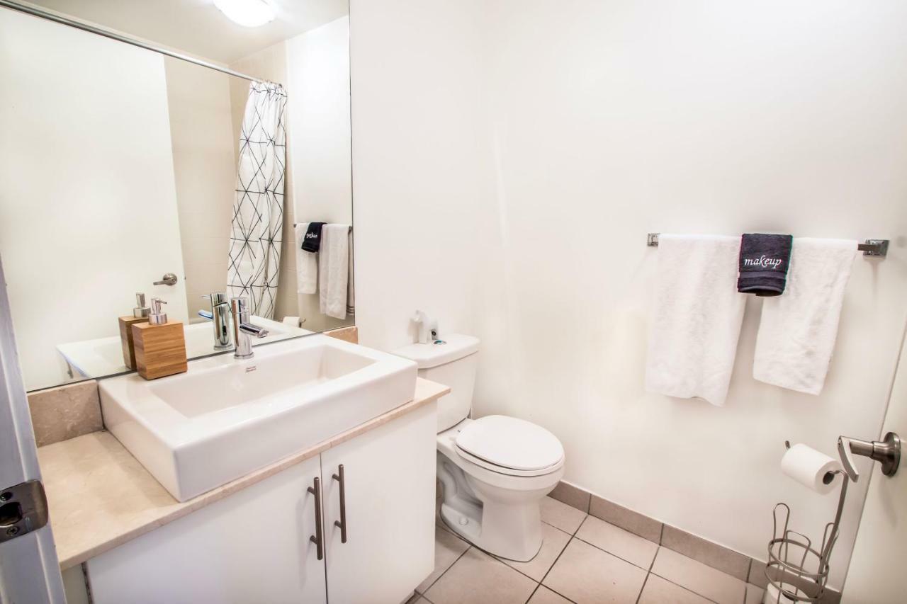 Micasa Suites - Stylish Condo In Maple Leaf Square Toronto Buitenkant foto